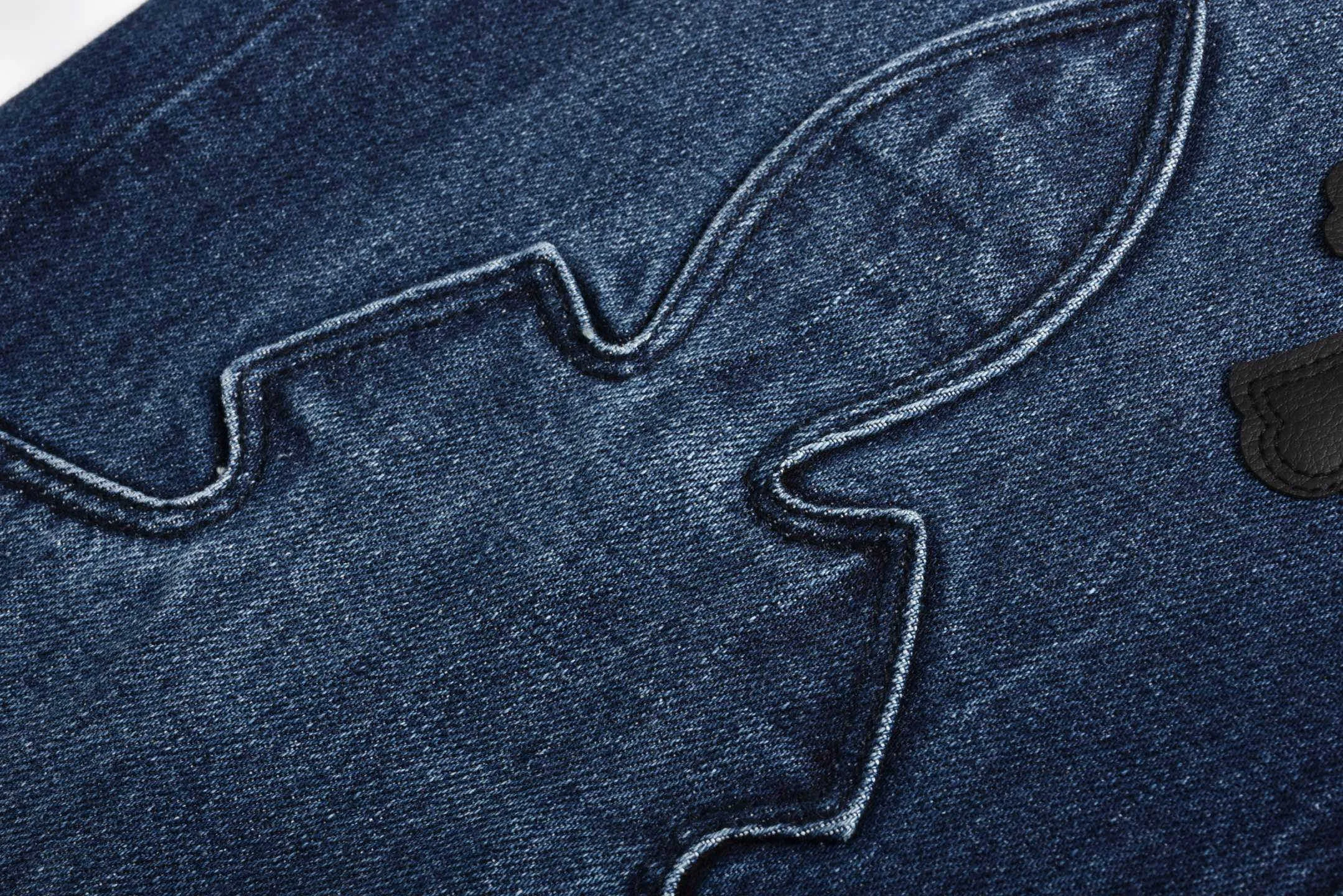 🅿️840 [Exclusive supply] CH Crow Heart limited flame patch leather jeans sCH This pair of jeans is a store VIP limited edition (can only be purchased by store VIPs) and is not an official website model, so it is even rarer. When we got it back, we found that these pants were different from the usual 501 version. These pants were made from CH's own soleplate, not the 501 soleplate. So I can only customize the fabrics myself and rely on various relationships to get the raw material fabrics. The washing process also took dozens of attempts to finally achieve the effect we wanted. This pair of pants uses a total of 35 pieces of leather, all of which are second-layer cowhide. Therefore, whether the material is leather label or wash label, fabric or hardware, the mold needs to be re-opened and the cross must be sewn manually (for restoration, it can only be done manually) Size: 32-34-36-38